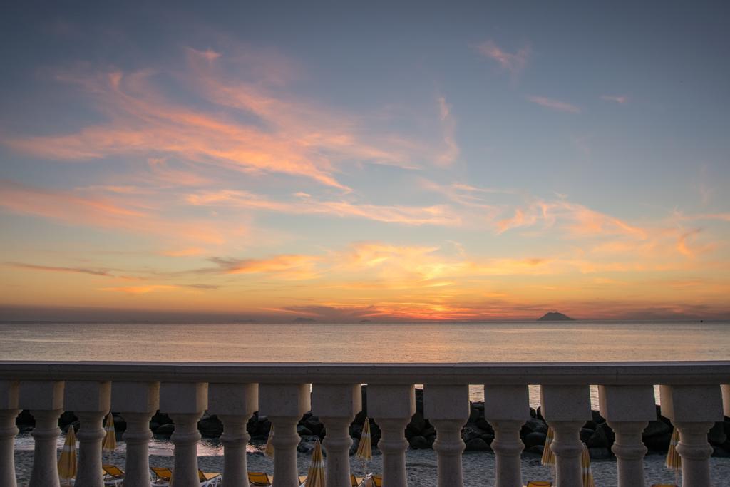 Hotel Resort Rocca Di Vadaro Capo Vaticano Exterior photo