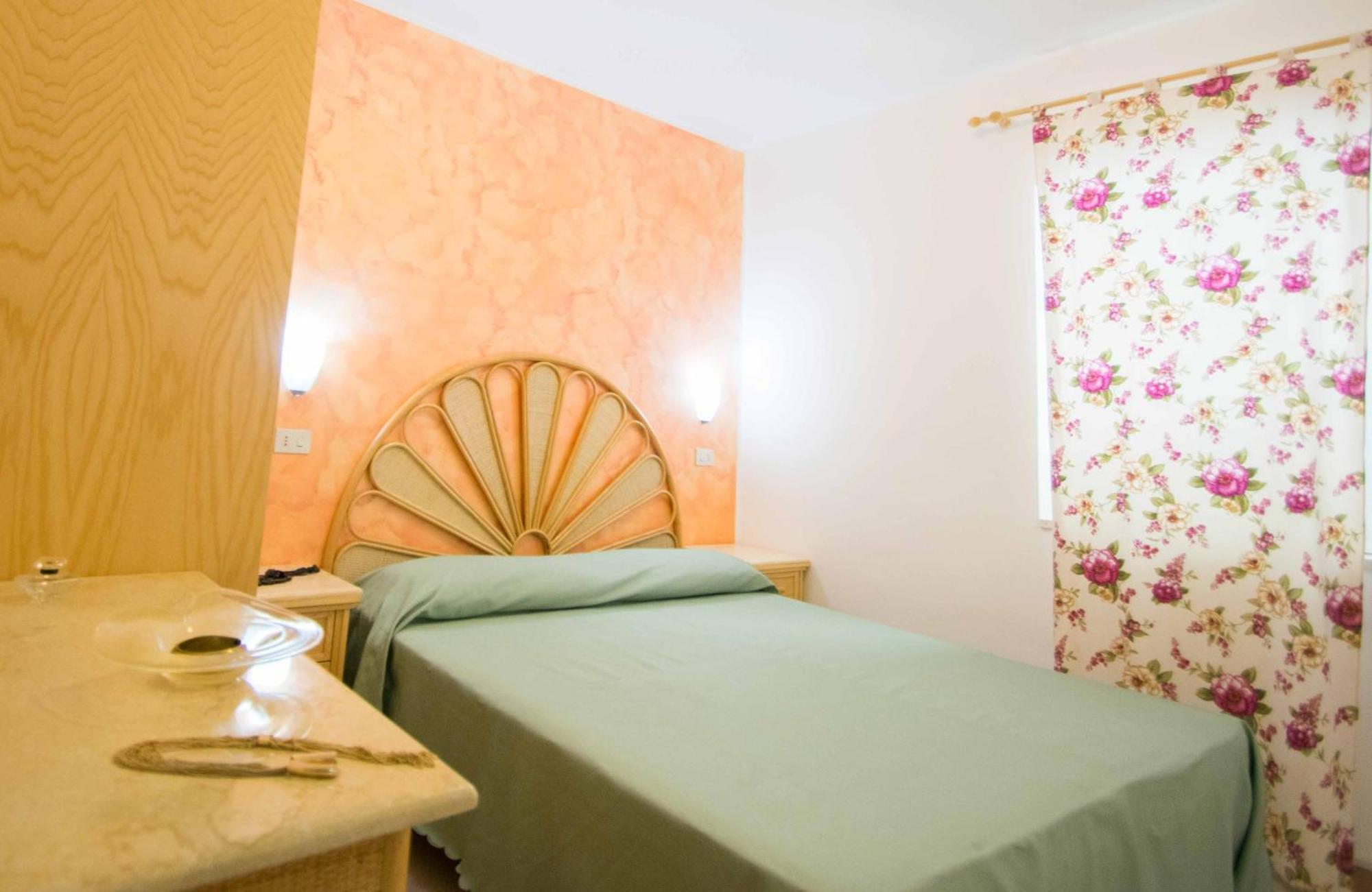 Hotel Resort Rocca Di Vadaro Capo Vaticano Room photo